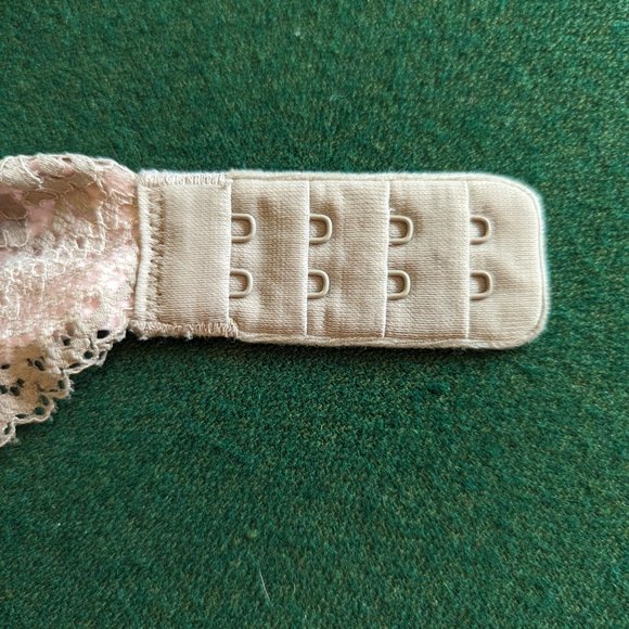 Victoria's Secret Plunge Bra 🩷 - Picture 3 of 7